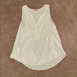 🚨B1G1 Free!🚨 White blouse with floral pattern!